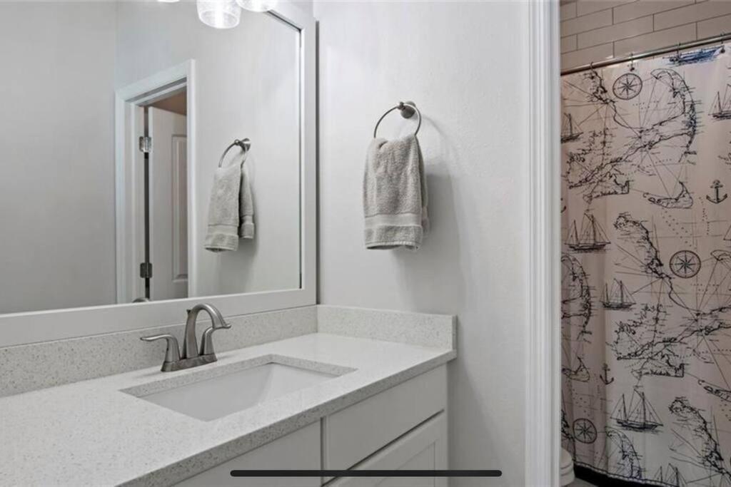 Luxurious Modern Townhouse Right Across Beach!! Table Tennis Сейнт Пийт Бийч Екстериор снимка