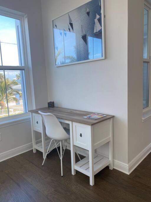 Luxurious Modern Townhouse Right Across Beach!! Table Tennis Сейнт Пийт Бийч Екстериор снимка